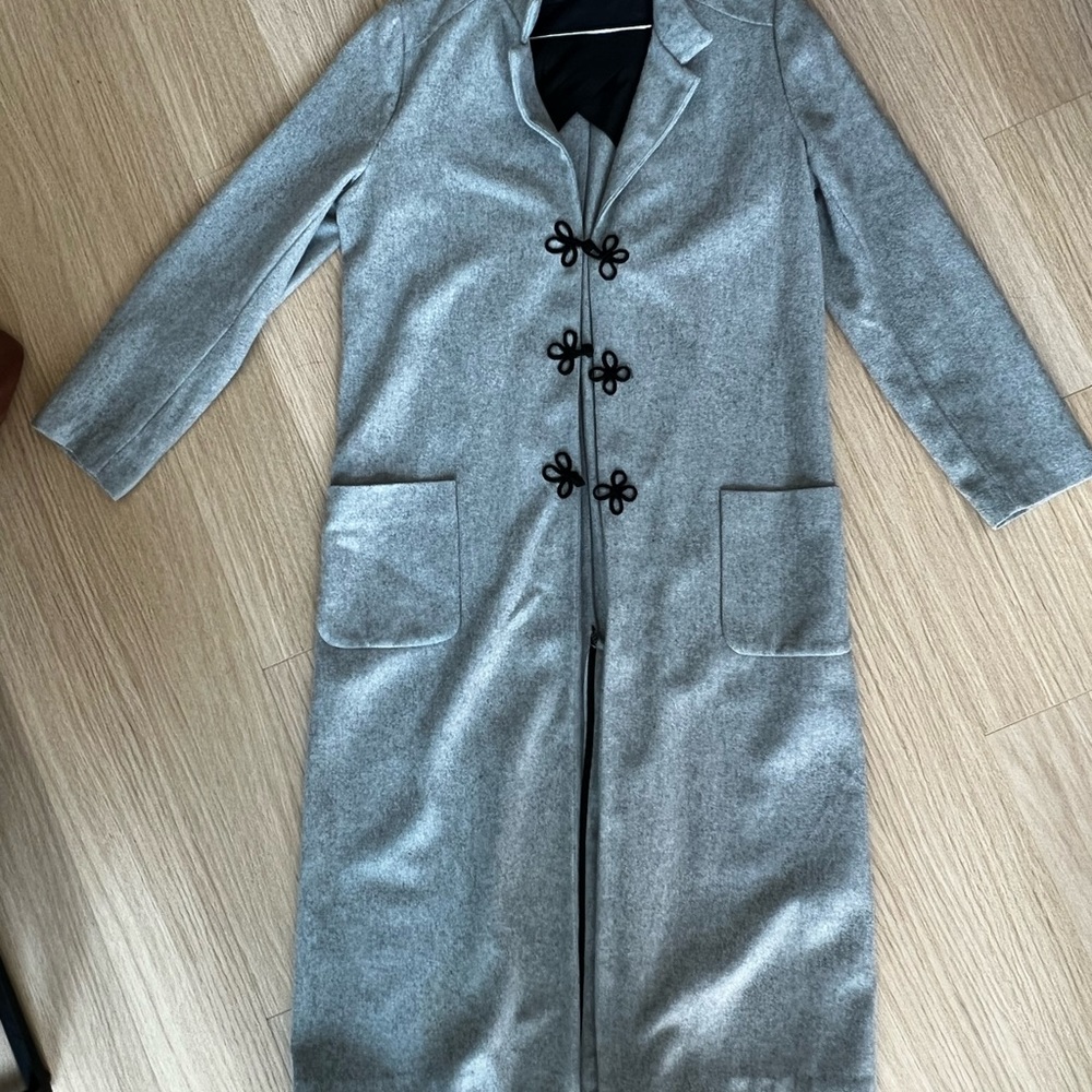 Long grey coat w/ button detail
